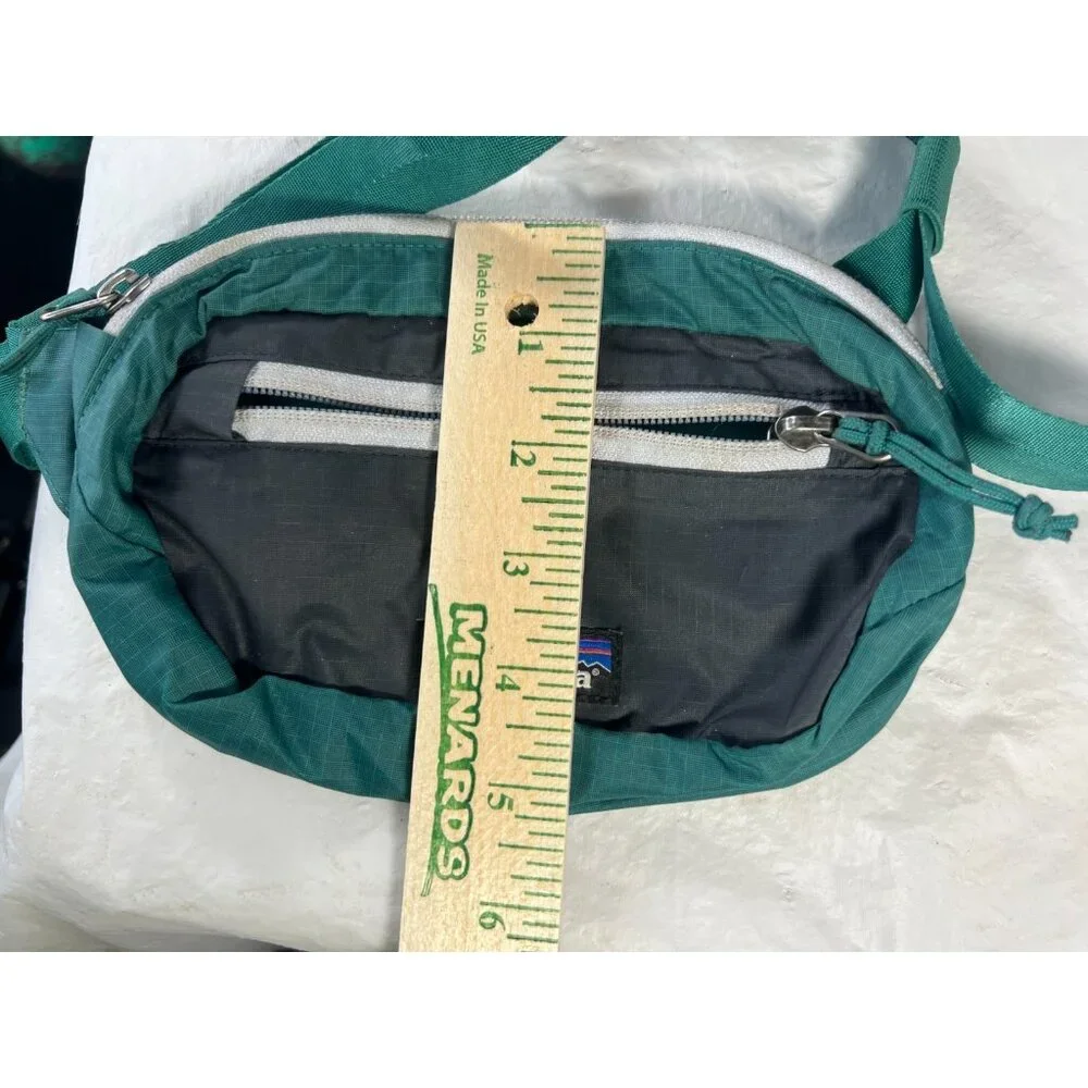 Patagonia Ultralight Green Hole Hip Pack Fanny Bag 1L Capacity Two Zip Pockets - Picture 5 of 6